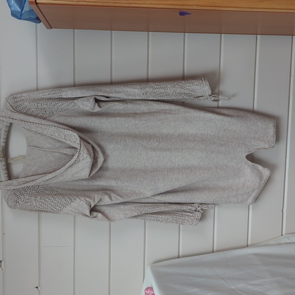 Long sleeve tunic with hood - Picture 2 of 5